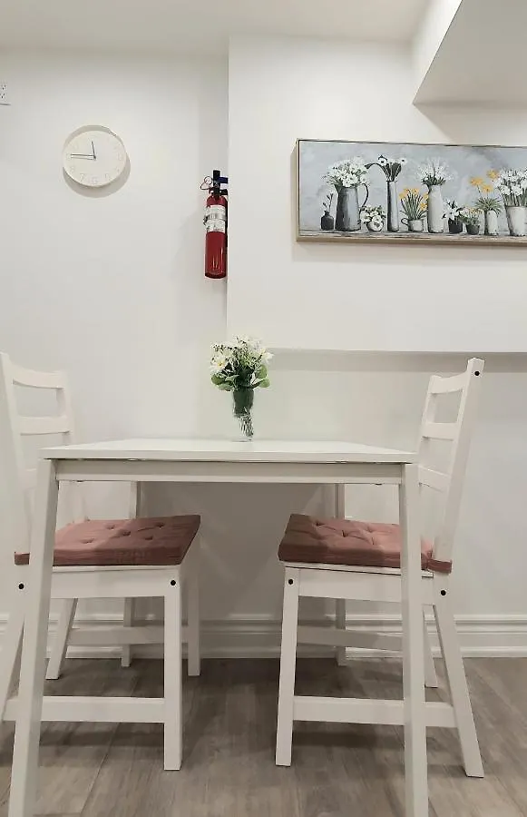 A Home Away Toronto Privatunterkunft