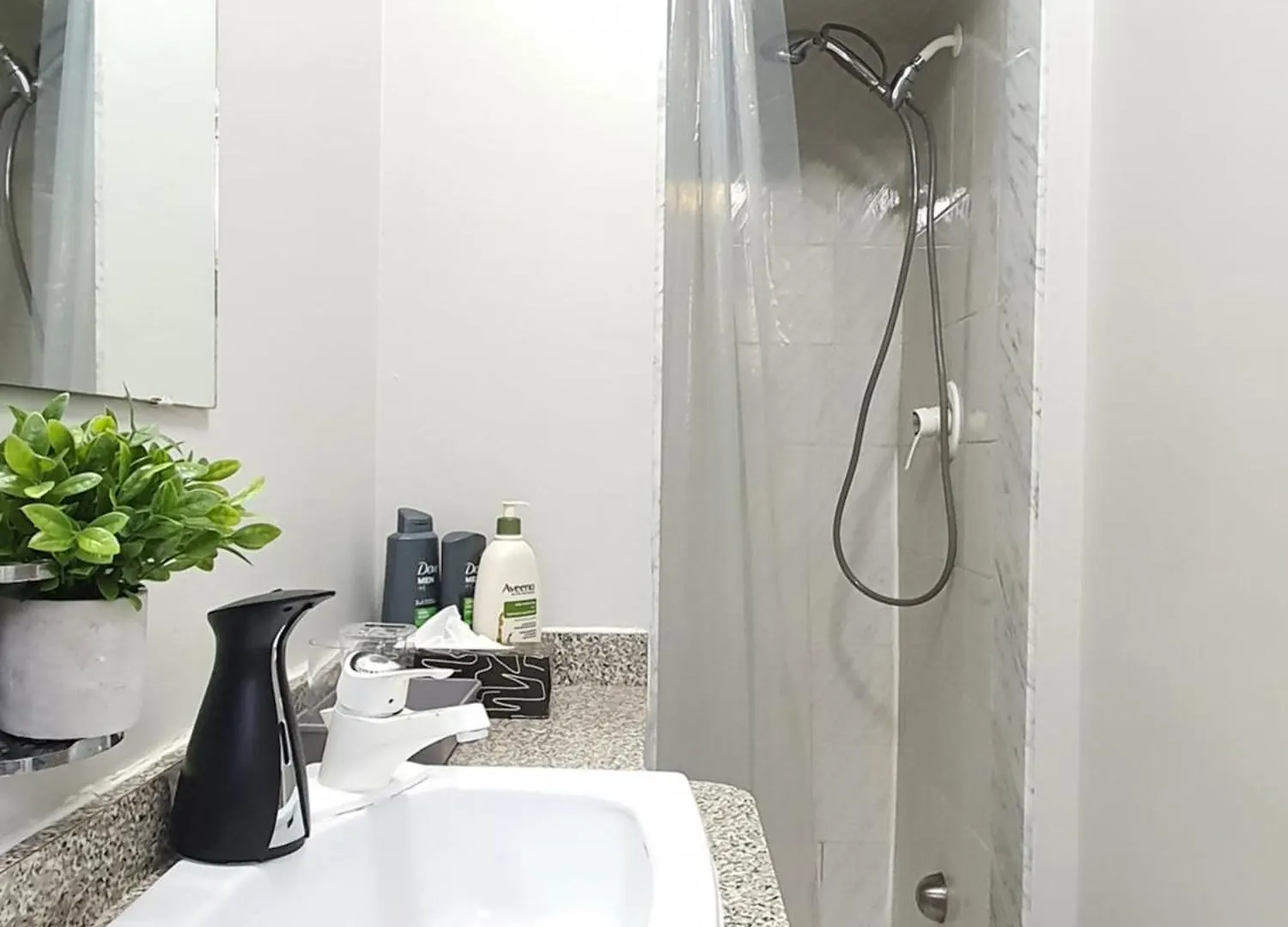 A Home Away Toronto Privatunterkunft